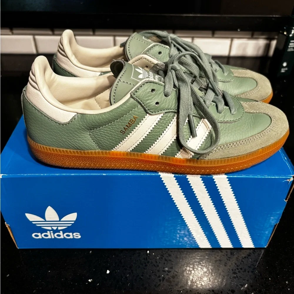 Women’s Adidas Sambas, Green, Great Condition, Size 7.